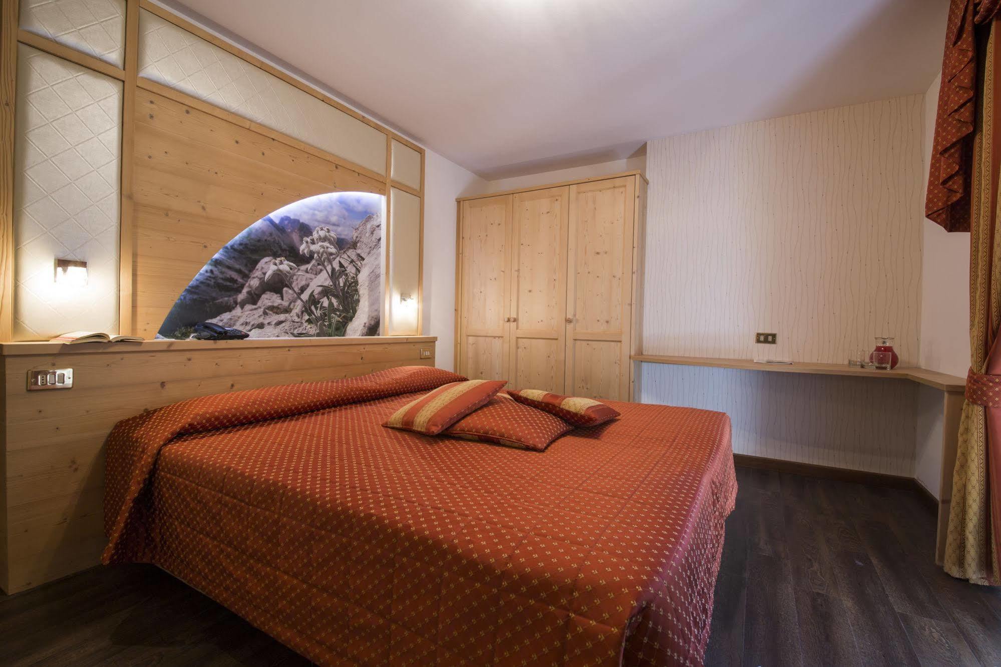 Hotel Touring Predazzo Ngoại thất bức ảnh