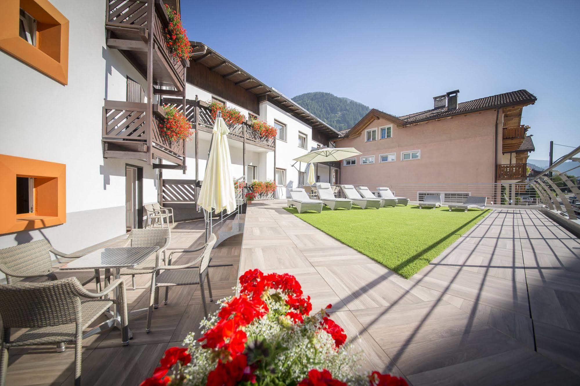 Hotel Touring Predazzo Ngoại thất bức ảnh